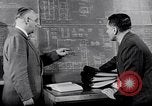 Standbild Sicherheitsmaßnahmen für Ford Motor Michigan United States USA, 1949, aus Sekunde 56 historischem Filmmaterial Videoclip 65675030192