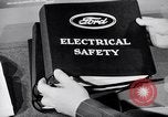 Standbild Sicherheitsmaßnahmen für Ford Motor Michigan United States USA, 1949, aus Sekunde 62 historischem Filmmaterial Videoclip 65675030192