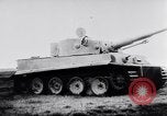 Standbild Deutsche Panzer VI Tiger Panzer Deutschland, 1943, aus Sekunde 23 historischem Filmmaterial Videoclip 65675030196