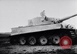 Standbild Deutsche Panzer VI Tiger Panzer Deutschland, 1943, aus Sekunde 24 historischem Filmmaterial Videoclip 65675030196