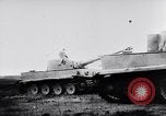 Standbild Deutsche Panzer VI Tiger Panzer Deutschland, 1943, aus Sekunde 26 historischem Filmmaterial Videoclip 65675030196