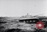 Standbild Deutsche Panzer VI Tiger Panzer Deutschland, 1943, aus Sekunde 29 historischem Filmmaterial Videoclip 65675030196