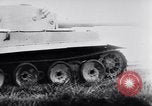 Standbild Deutsche Panzer VI Tiger Panzer Deutschland, 1943, aus Sekunde 31 historischem Filmmaterial Videoclip 65675030196