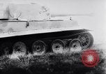 Standbild Deutsche Panzer VI Tiger Panzer Deutschland, 1943, aus Sekunde 32 historischem Filmmaterial Videoclip 65675030196