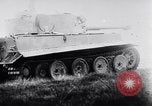 Standbild Deutsche Panzer VI Tiger Panzer Deutschland, 1943, aus Sekunde 33 historischem Filmmaterial Videoclip 65675030196