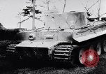 Standbild Deutsche Panzer VI Tiger Panzer Deutschland, 1943, aus Sekunde 47 historischem Filmmaterial Videoclip 65675030196