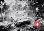 Standbild Deutsche Panzer VI Tiger Panzer Deutschland, 1943, aus Sekunde 56 historischem Filmmaterial Videoclip 65675030196