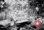 Standbild Deutsche Panzer VI Tiger Panzer Deutschland, 1943, aus Sekunde 57 historischem Filmmaterial Videoclip 65675030196