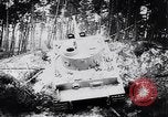 Standbild Deutsche Panzer VI Tiger Panzer Deutschland, 1943, aus Sekunde 62 historischem Filmmaterial Videoclip 65675030196