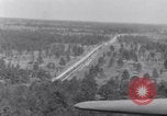Standbild US Army training Manöver United States USA, 1942, aus Sekunde 10 historischem Filmmaterial Videoclip 65675030205