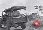Standbild US Army training Manöver United States USA, 1942, aus Sekunde 27 historischem Filmmaterial Videoclip 65675030205