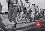 Standbild US Army training Manöver United States USA, 1942, aus Sekunde 45 historischem Filmmaterial Videoclip 65675030205