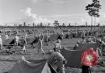 Standbild US Army training Manöver United States USA, 1942, aus Sekunde 55 historischem Filmmaterial Videoclip 65675030205