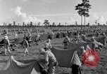 Standbild US Army training Manöver United States USA, 1942, aus Sekunde 56 historischem Filmmaterial Videoclip 65675030205