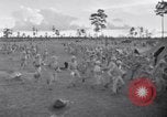 Standbild US Army training Manöver United States USA, 1942, aus Sekunde 60 historischem Filmmaterial Videoclip 65675030205