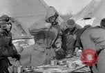 Standbild amerikanische Soldaten Island, 1942, aus Sekunde 17 historischem Filmmaterial Videoclip 65675030206