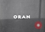 Immagine di Soldati americani e britannici invadono il Nord Africa Operazione Torch Oran in Algeria, 1942, secondo 4 filmato di repertorio 65675030219