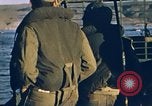 Standbild Landing Craft Fahrzeug Personal Nordafrika, 1942, aus Sekunde 11 historischem Filmmaterial Videoclip 65675030249