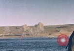 Standbild Landing Craft Fahrzeug Personal Nordafrika, 1942, aus Sekunde 25 historischem Filmmaterial Videoclip 65675030249