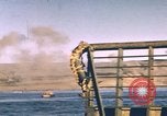 Standbild Landing Craft Fahrzeug Personal Nordafrika, 1942, aus Sekunde 57 historischem Filmmaterial Videoclip 65675030249