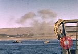 Standbild Landing Craft Fahrzeug Personal Nordafrika, 1942, aus Sekunde 60 historischem Filmmaterial Videoclip 65675030249