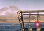Standbild Landing Craft Fahrzeug Personal Nordafrika, 1942, aus Sekunde 61 historischem Filmmaterial Videoclip 65675030249