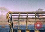 Standbild Landing Craft Fahrzeug Personal Nordafrika, 1942, aus Sekunde 62 historischem Filmmaterial Videoclip 65675030249