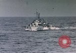 Standbild Allied Kriegsschiff Nordafrika, 1942, aus Sekunde 15 historischem Filmmaterial Videoclip 65675030251