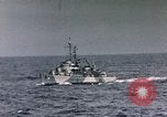Standbild Allied Kriegsschiff Nordafrika, 1942, aus Sekunde 26 historischem Filmmaterial Videoclip 65675030251