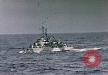 Standbild Allied Kriegsschiff Nordafrika, 1942, aus Sekunde 27 historischem Filmmaterial Videoclip 65675030251