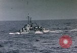 Standbild Allied Kriegsschiff Nordafrika, 1942, aus Sekunde 29 historischem Filmmaterial Videoclip 65675030251
