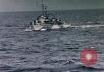 Standbild Allied Kriegsschiff Nordafrika, 1942, aus Sekunde 32 historischem Filmmaterial Videoclip 65675030251