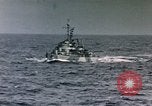 Standbild Allied Kriegsschiff Nordafrika, 1942, aus Sekunde 48 historischem Filmmaterial Videoclip 65675030251