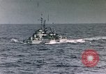 Standbild Allied Kriegsschiff Nordafrika, 1942, aus Sekunde 52 historischem Filmmaterial Videoclip 65675030251