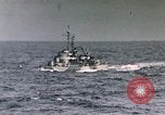 Standbild Allied Kriegsschiff Nordafrika, 1942, aus Sekunde 53 historischem Filmmaterial Videoclip 65675030251