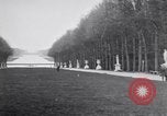 Image jardins de Versailles Versailles France, 1918, de la seconde 42 séquences d'archives historiques vidéo 65675030271