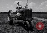 Image tracteur générateur alimenté Hinsdale Illinois USA, 1954, de la seconde 5 séquences d'archives historiques vidéo 65675030289