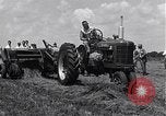 Image tracteur générateur alimenté Hinsdale Illinois USA, 1954, de la seconde 30 séquences d'archives historiques vidéo 65675030289