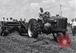 Image tracteur générateur alimenté Hinsdale Illinois USA, 1954, de la seconde 31 séquences d'archives historiques vidéo 65675030289