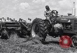 Image tracteur générateur alimenté Hinsdale Illinois USA, 1954, de la seconde 33 séquences d'archives historiques vidéo 65675030289