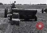 Image tracteur générateur alimenté Hinsdale Illinois USA, 1954, de la seconde 36 séquences d'archives historiques vidéo 65675030289