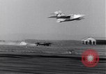 Image jet sans le train d'atterrissage France, 1954, de la seconde 15 séquences d'archives historiques vidéo 65675030290