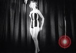 Image Miss Europe Concours France, 1954, de la seconde 30 séquences d'archives historiques vidéo 65675030292