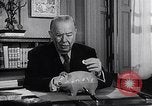 Immagine di Charles Coburn United States USA, 1954, secondo 8 filmato di repertorio 65675030293