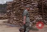 Standbild sandbagged Checkpoint Vietnam, 1966, aus Sekunde 25 historischem Filmmaterial Videoclip 65675030310