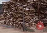 Standbild sandbagged Checkpoint Vietnam, 1966, aus Sekunde 27 historischem Filmmaterial Videoclip 65675030310