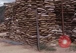 Standbild sandbagged Checkpoint Vietnam, 1966, aus Sekunde 28 historischem Filmmaterial Videoclip 65675030310