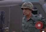Standbild UH 1D Hubschrauber Vietnam, 1966, aus Sekunde 5 historischem Filmmaterial Videoclip 65675030314
