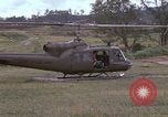 Standbild UH 1D Hubschrauber Vietnam, 1966, aus Sekunde 8 historischem Filmmaterial Videoclip 65675030314