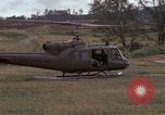 Standbild UH 1D Hubschrauber Vietnam, 1966, aus Sekunde 15 historischem Filmmaterial Videoclip 65675030314